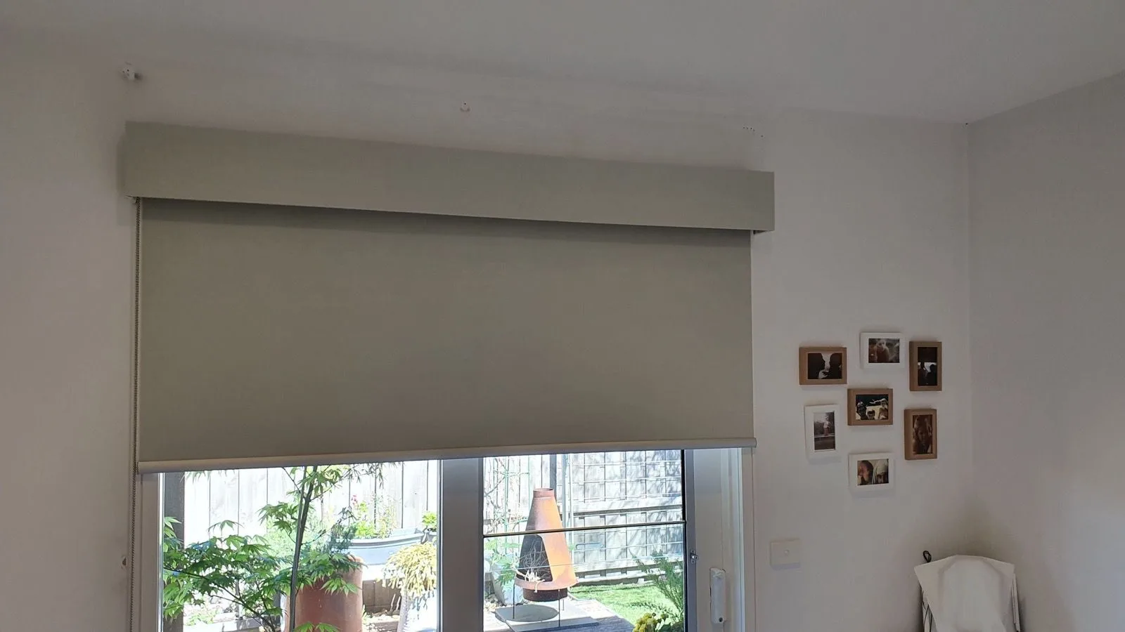 Taupe roller blind pelmet living installation by SupaScreens.